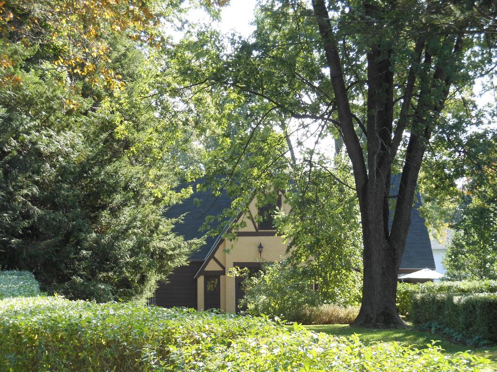 Апартаменты The Carriage House Loft Кингстон Экстерьер фото