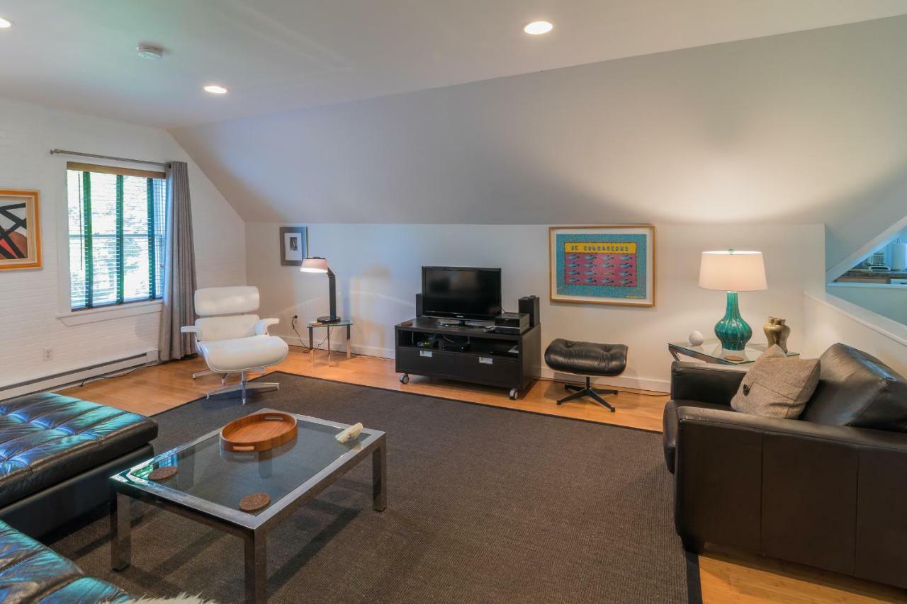 Апартаменты The Carriage House Loft Кингстон Экстерьер фото