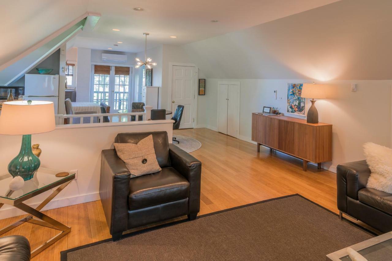 Апартаменты The Carriage House Loft Кингстон Экстерьер фото