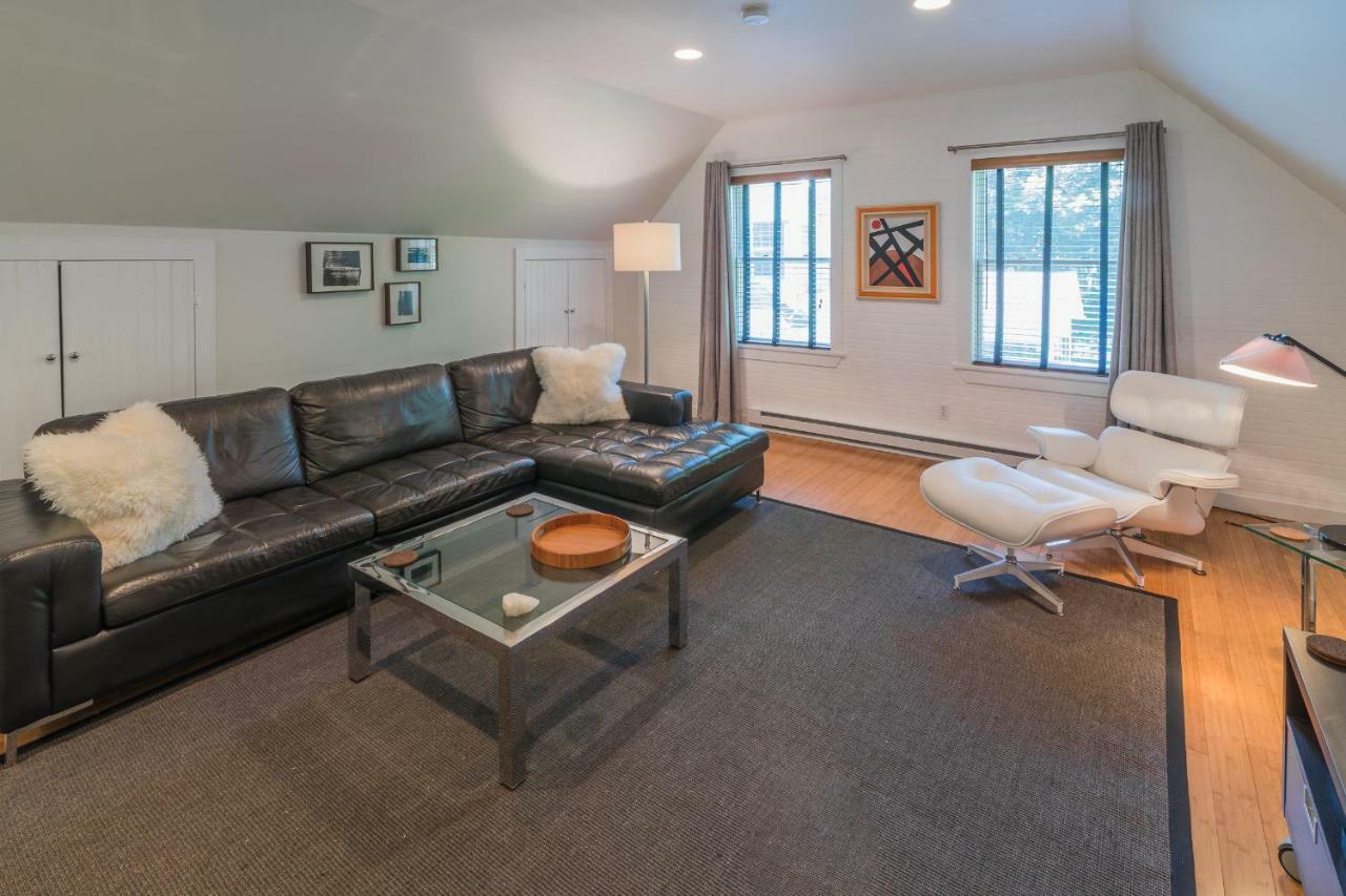 Апартаменты The Carriage House Loft Кингстон Экстерьер фото