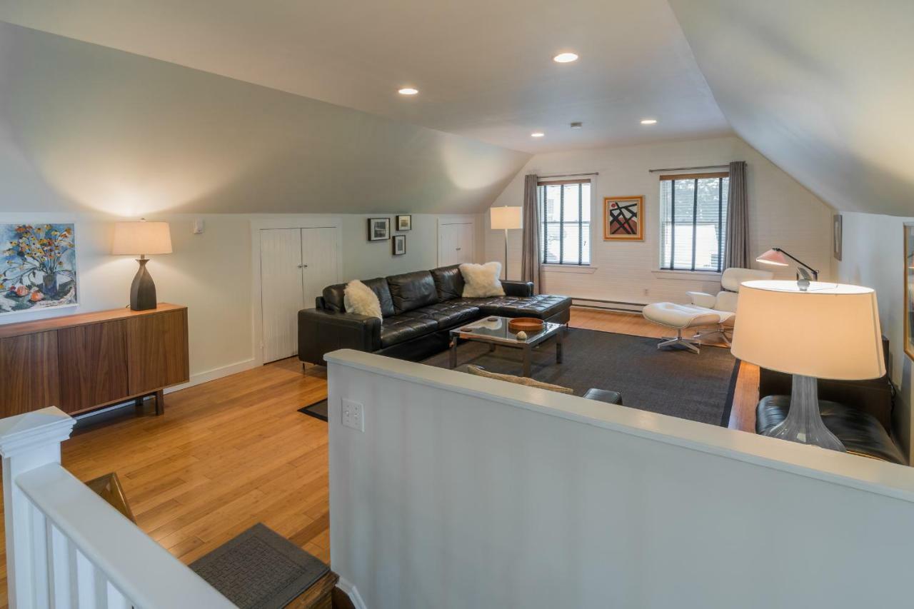 Апартаменты The Carriage House Loft Кингстон Экстерьер фото