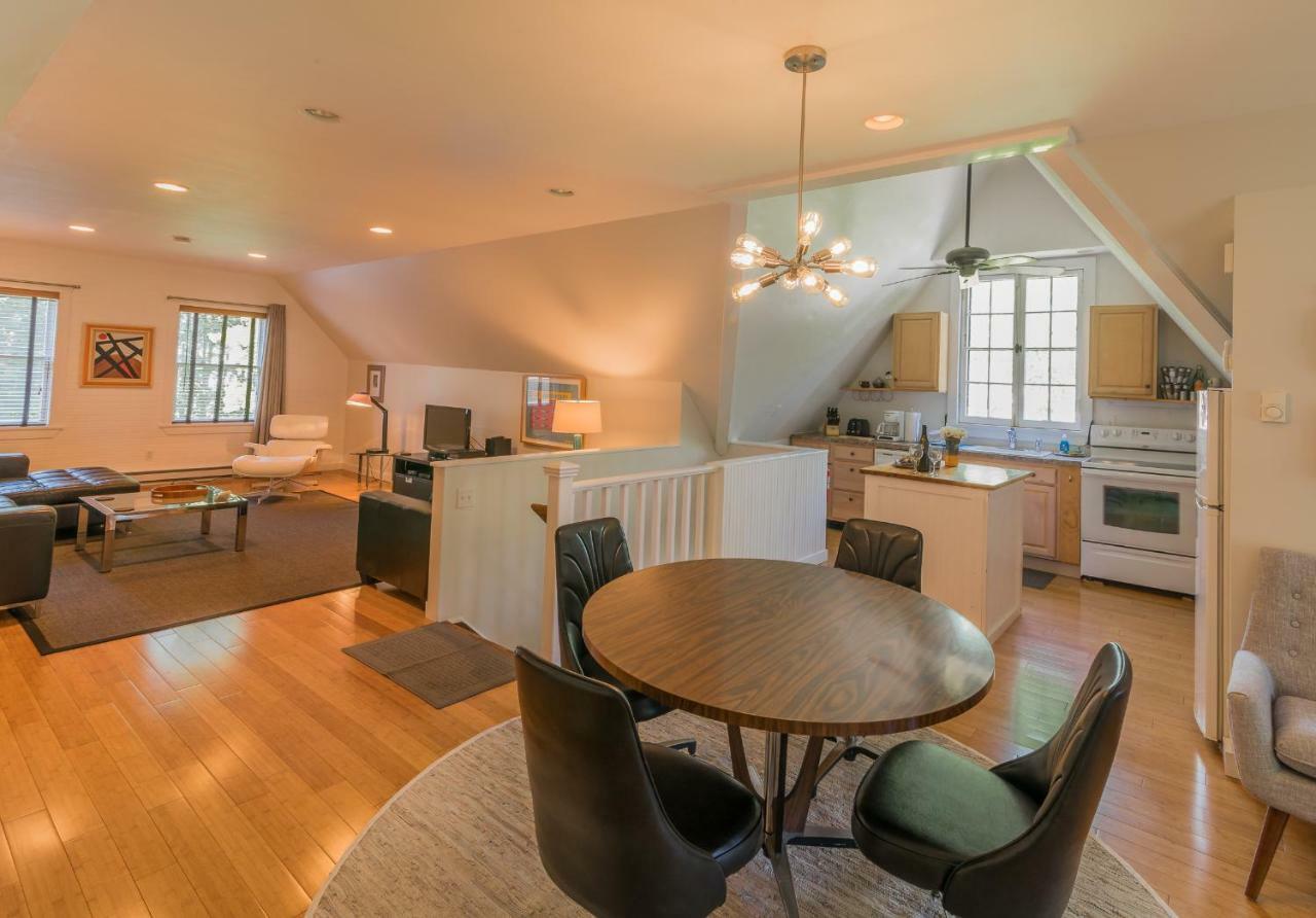 Апартаменты The Carriage House Loft Кингстон Экстерьер фото