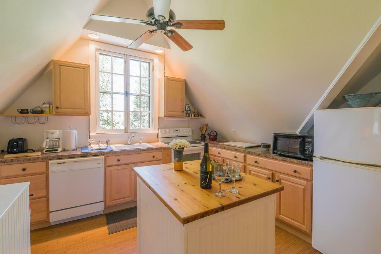 Апартаменты The Carriage House Loft Кингстон Экстерьер фото
