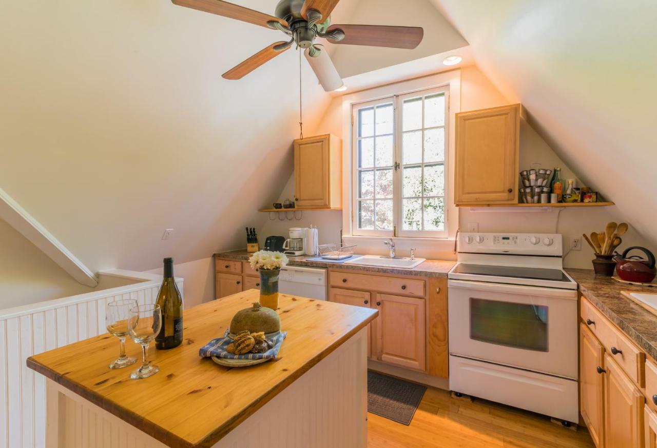 Апартаменты The Carriage House Loft Кингстон Экстерьер фото