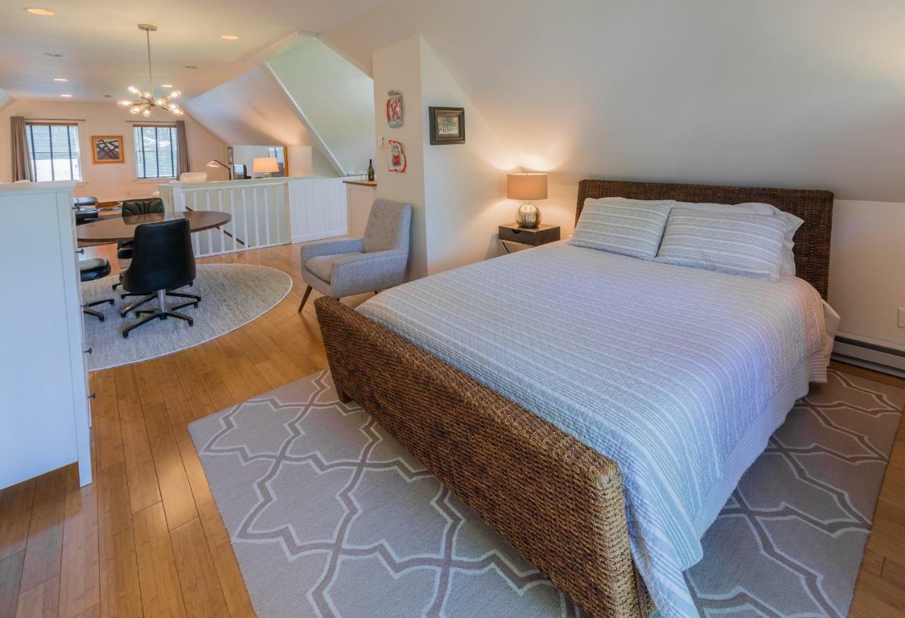 Апартаменты The Carriage House Loft Кингстон Экстерьер фото