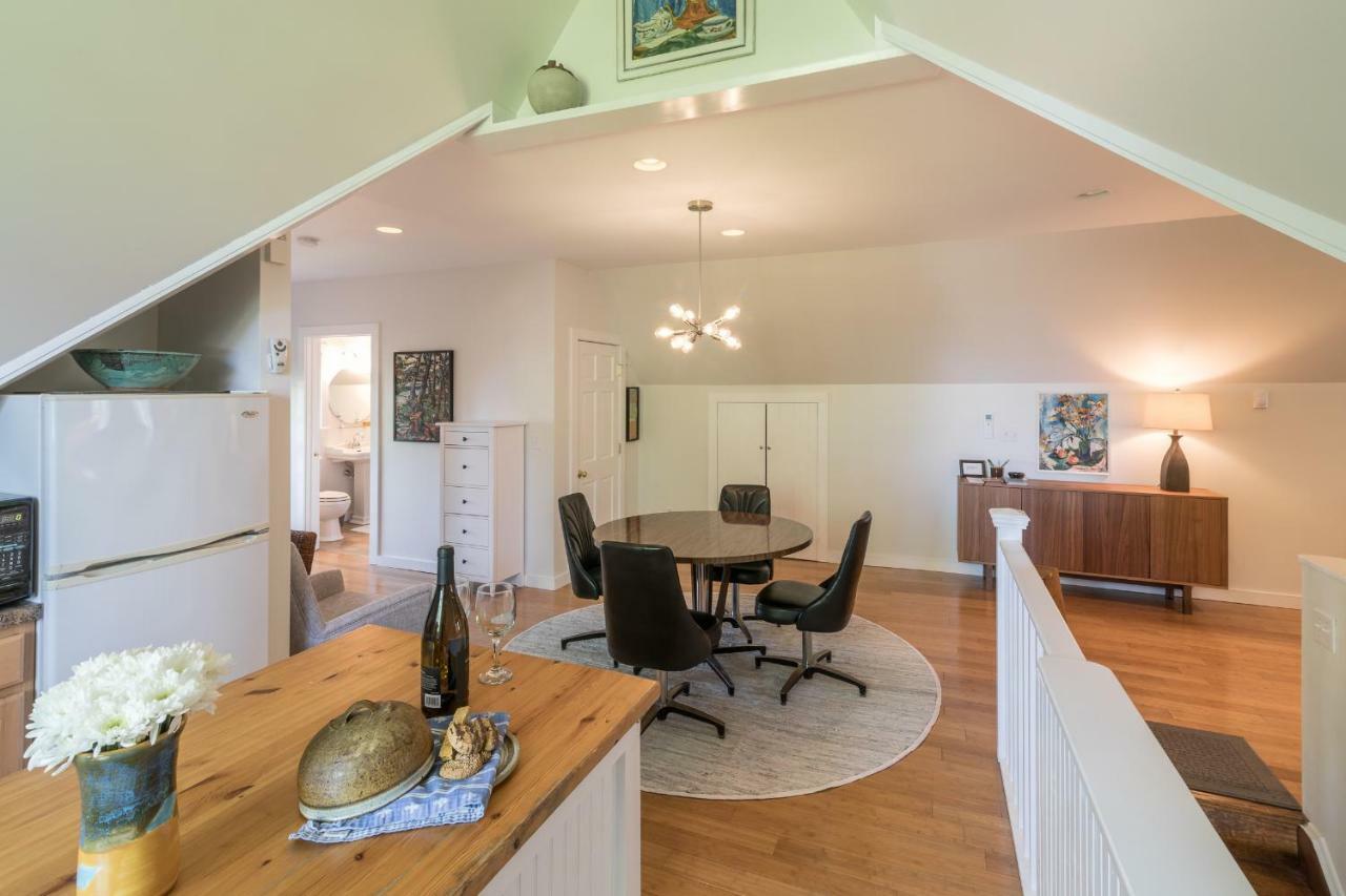 Апартаменты The Carriage House Loft Кингстон Экстерьер фото