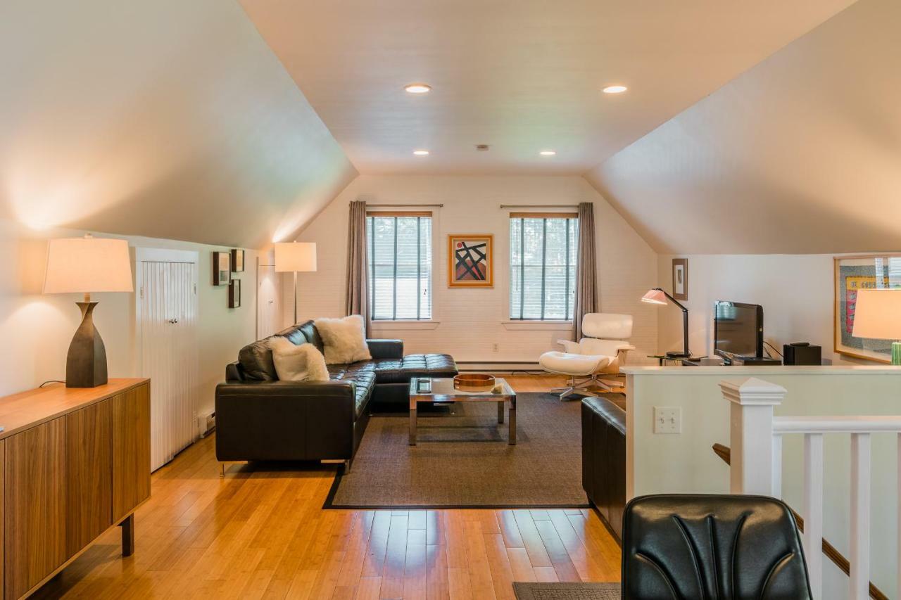 Апартаменты The Carriage House Loft Кингстон Экстерьер фото