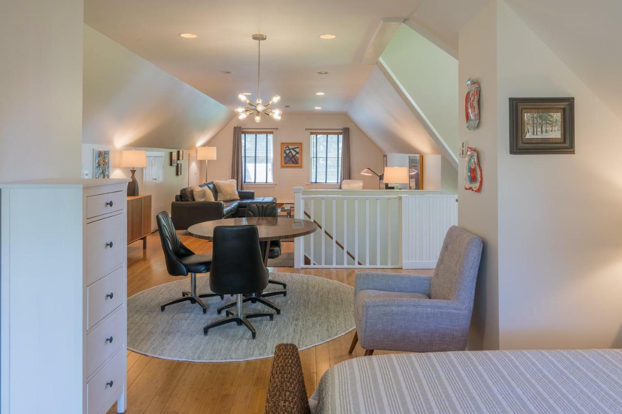 Апартаменты The Carriage House Loft Кингстон Экстерьер фото