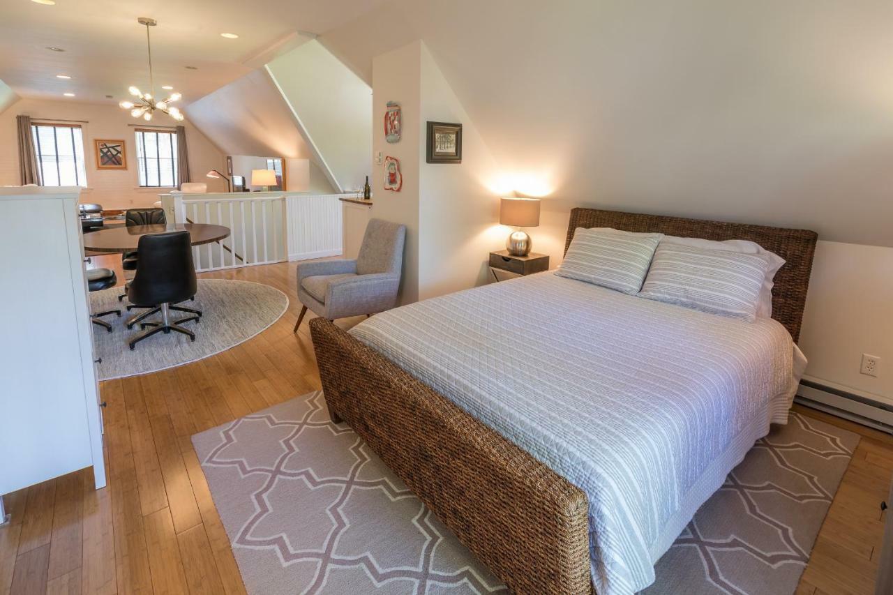 Апартаменты The Carriage House Loft Кингстон Экстерьер фото